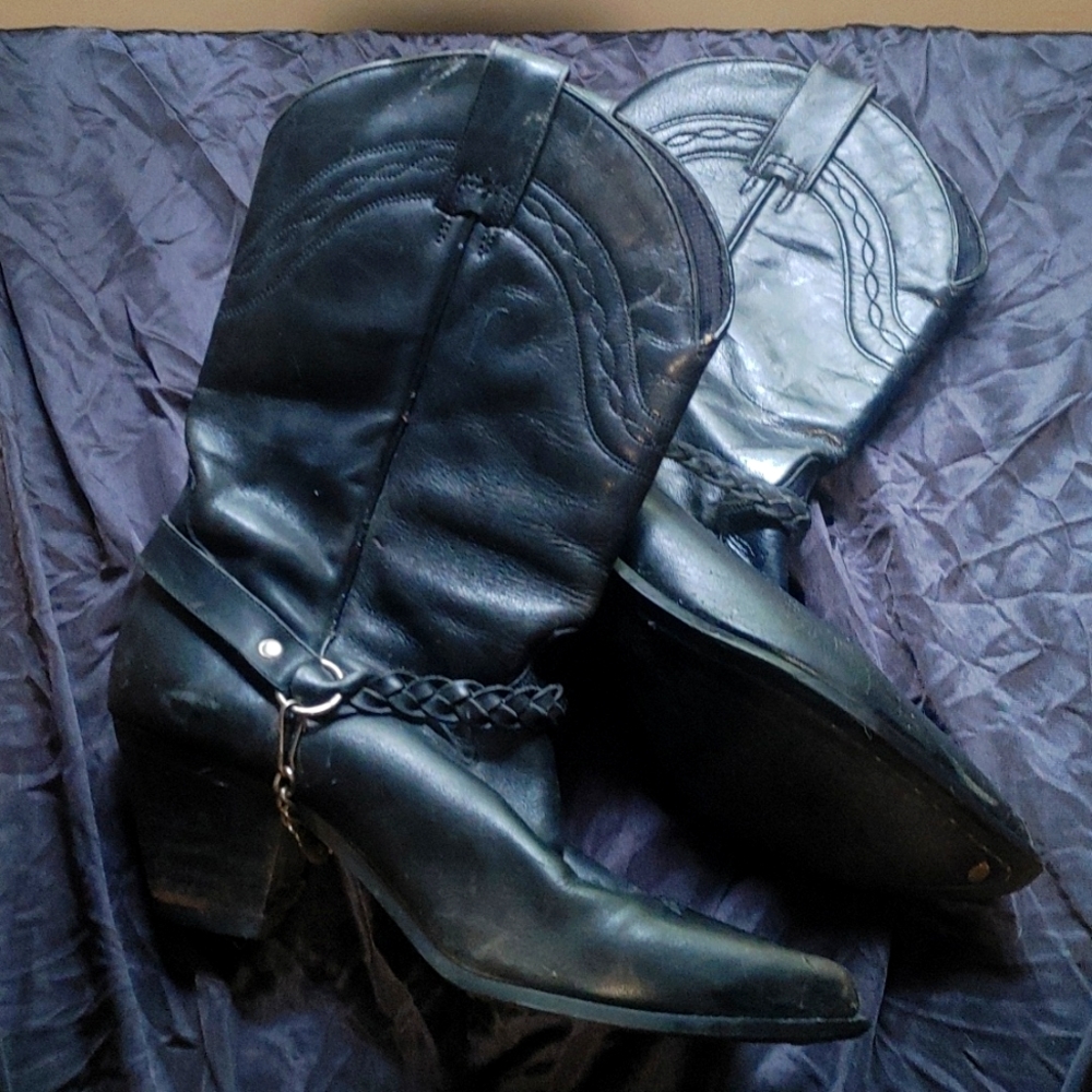 Vintage Dingo women's black leather cowboy boots